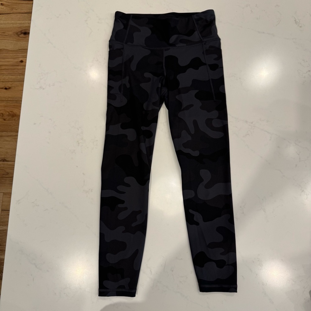 NWOT : GapFit High Rise 7/8 Grey Black Camo Leggings : Small